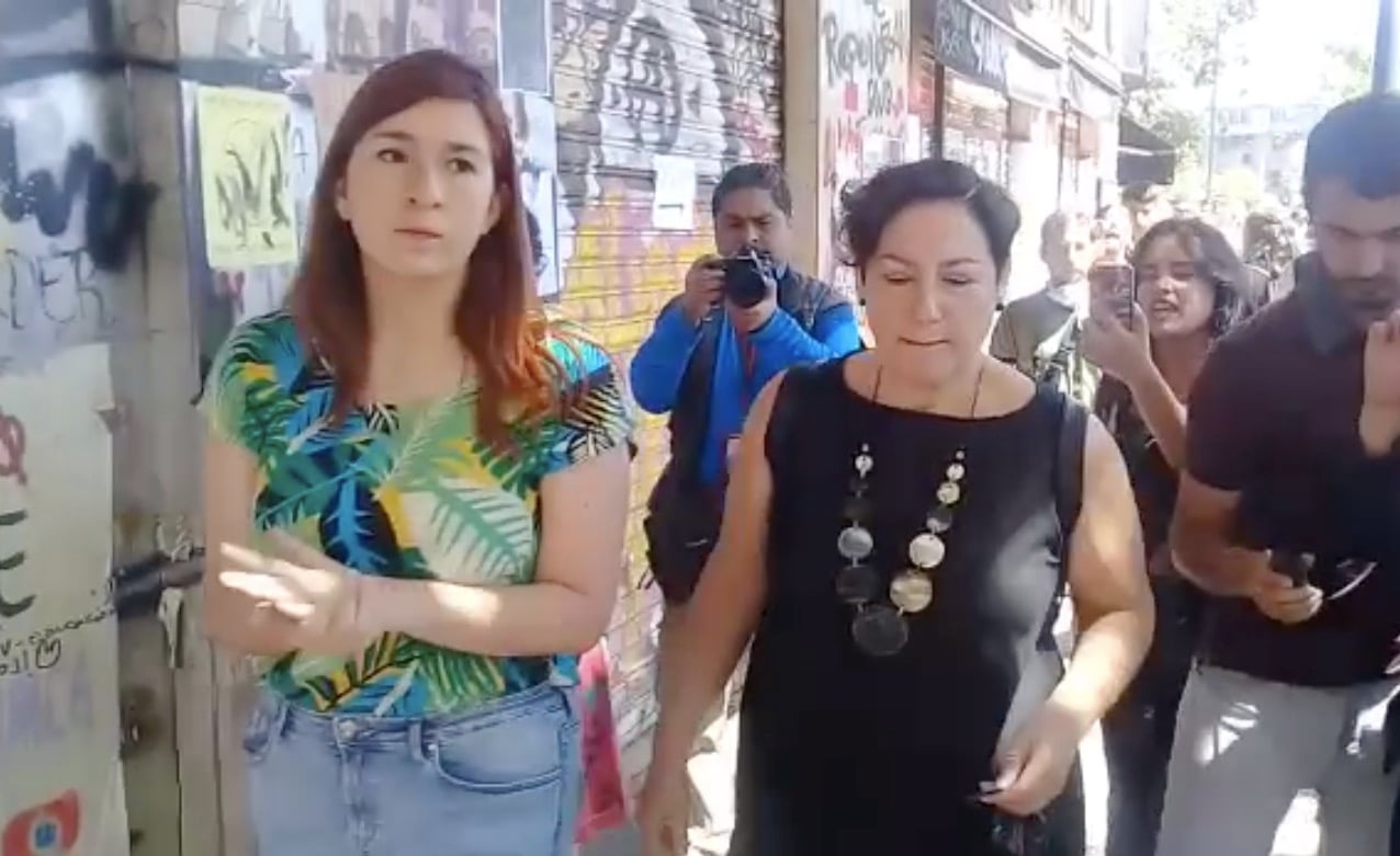 Manifestantes "funan" y expulsan a la Diputada por Antofagasta Catalina Pérez ya Beatriz Sánchez - El Diario de Antofagasta