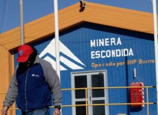 Trabajador resultó lesionado tras sufrir caída de altura durante labores de mantenimiento en Minera Escondida de Antofagasta A worker from BHP Bil 18169993reuetrs 1023x573 640x358 1