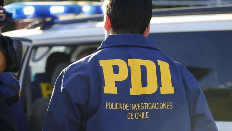 Detienen a conductor de aplicación que se hacía pasar por Policía en Calama