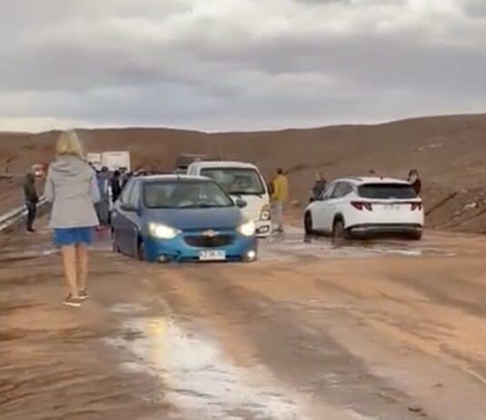 Corte de ruta en la carretera que une a Calama con San Pedro de Atacama registrado el 22 de marzo.
