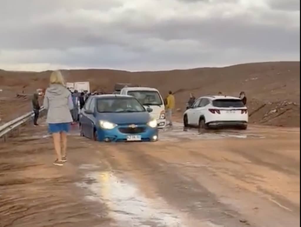 Corte de ruta en la carretera que une a Calama con San Pedro de Atacama registrado el 22 de marzo.