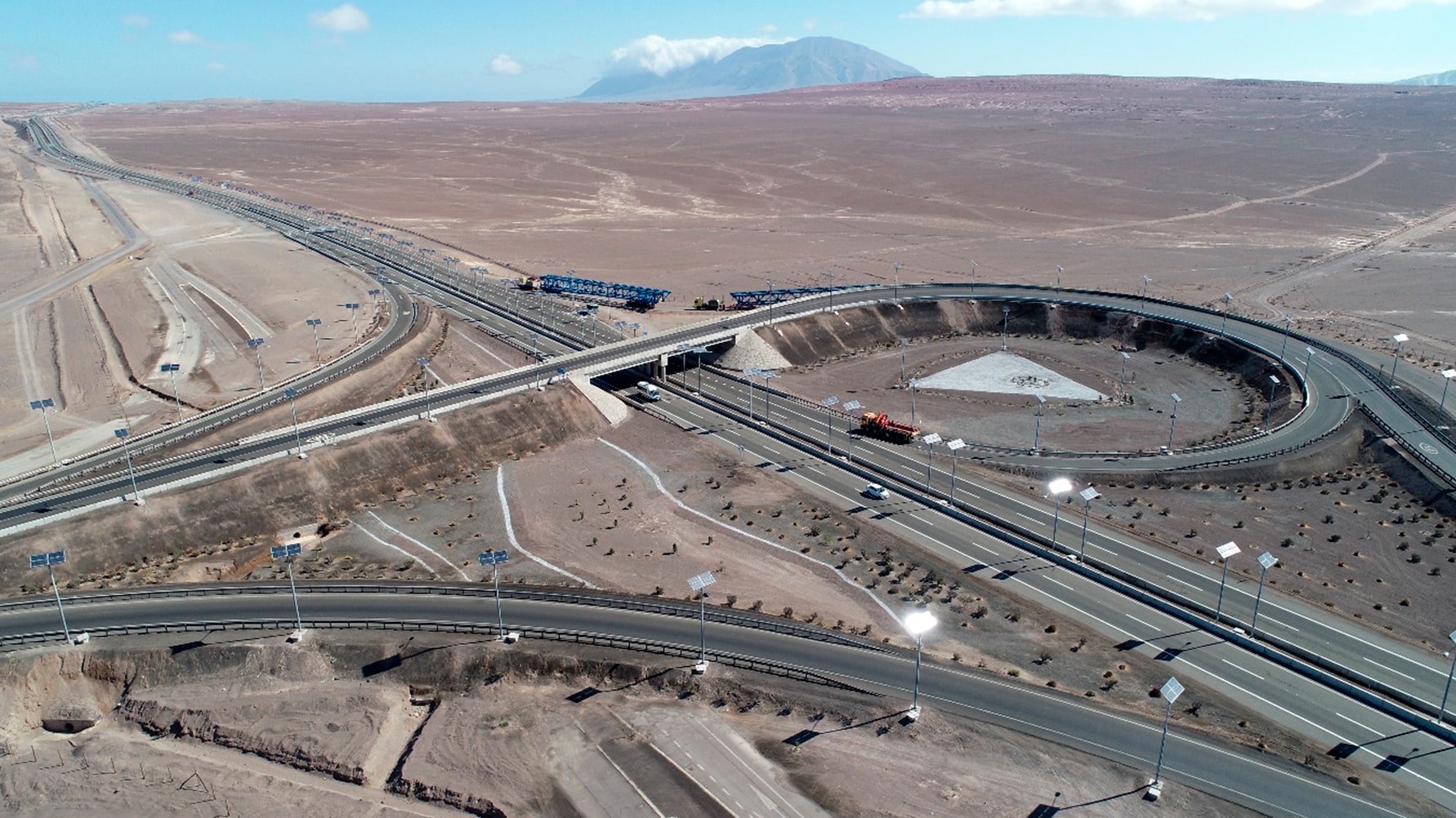 Senador Velásquez propone a Gobernador Díaz el desarrollo de autopistas estatales al interior de la región