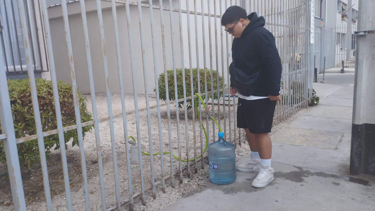 Ante nula gestión del Alcalde, vecinos se organizan para ayudar a los afectados sin agua