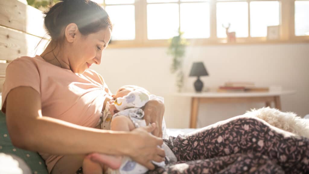 ¿Estás en período de lactancia? 🤱🏻 Accede a una asesoría de Lactancia por telemedicina con enfermeras expertas de Clínica Alemana y resuelve todas tus dudas.