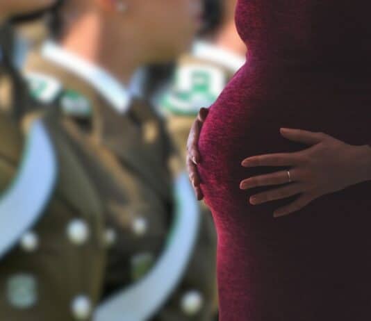 mujer embarazada carabineros