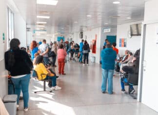 FOTOGRAFIA POLIADULTO MEDICO ATENDIENDO 1