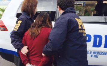 Detienen a mujer por usurpación de terreno en el sector norte de Antofagasta FlLedGVXwAA87HD e1763228434122