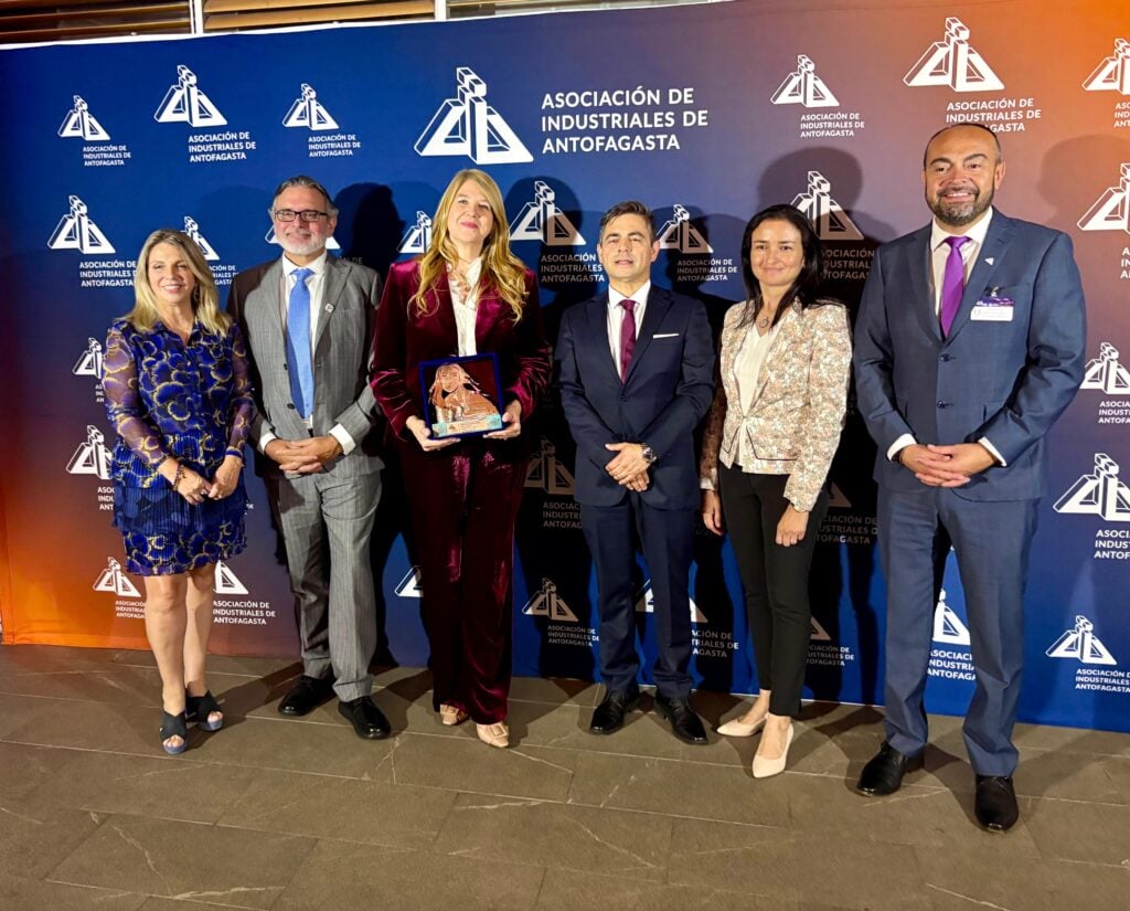 Maria de la Luz Osses premio Liderazgo Femenino 3 1