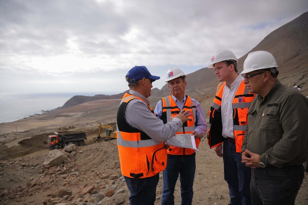 MOP realiza labores de limpieza en obras de control aluvional de Tocopilla para restablecer su capacidad de operación 1 WhatsApp Image 2026 09 16 at 11.08.14 AM 1
