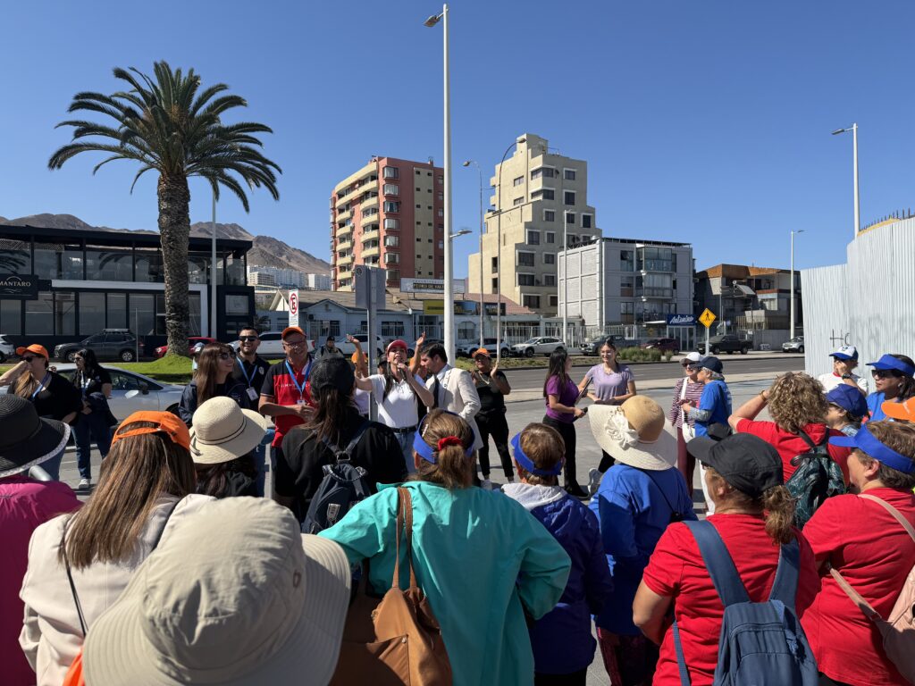 Antofagasta conmemora el mes de las personas mayores con caminata por un envejecimiento activo 4 IMG 0622