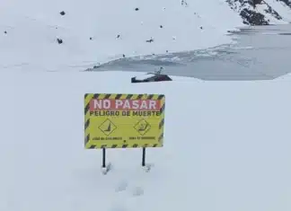 3 muertos: 7 montañistas son arrastrados por un deslizamiento de nieve en Los Andes siete montanistas son arrastrados por deslizamiento de nieve en los andes tres de ellos murieron